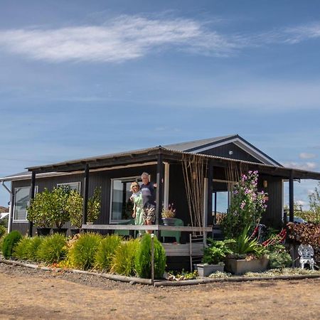 Beach Front Wine Makers Cottage Te Awanga Bagian luar foto